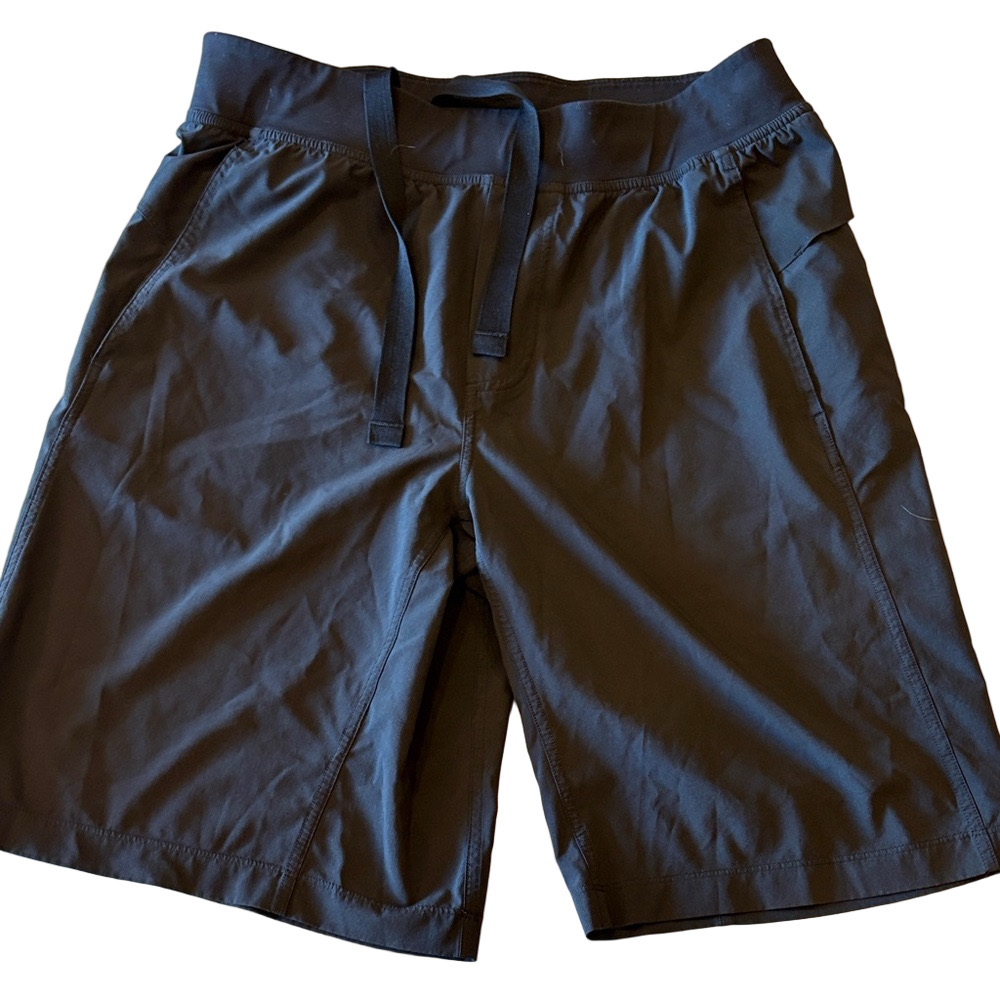 Lululemon Men’s M Black Athletic Training Shorts Lined Performance
